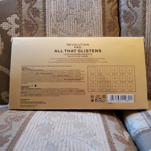 NIB Revolution Pro All That Glistens Shadow - Picture 3 of 6